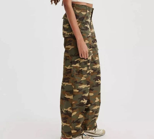 26x30 Levi's Women' Mid-Rise 94's Baggy Cargo Wide Leg Jeans, Grape Leaf Camo